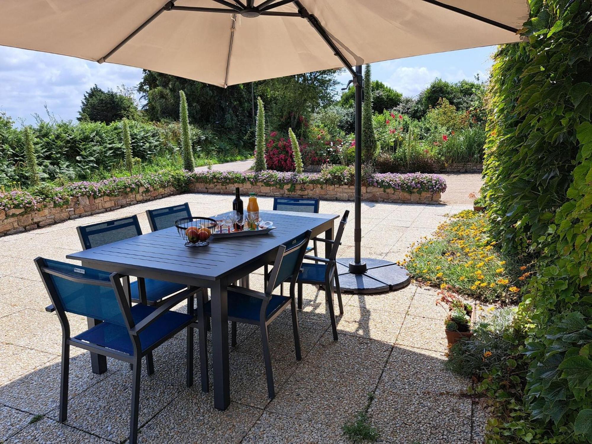 Bright Cottage In A Quiet Location, Near The Coast, Sibiril Esterno foto